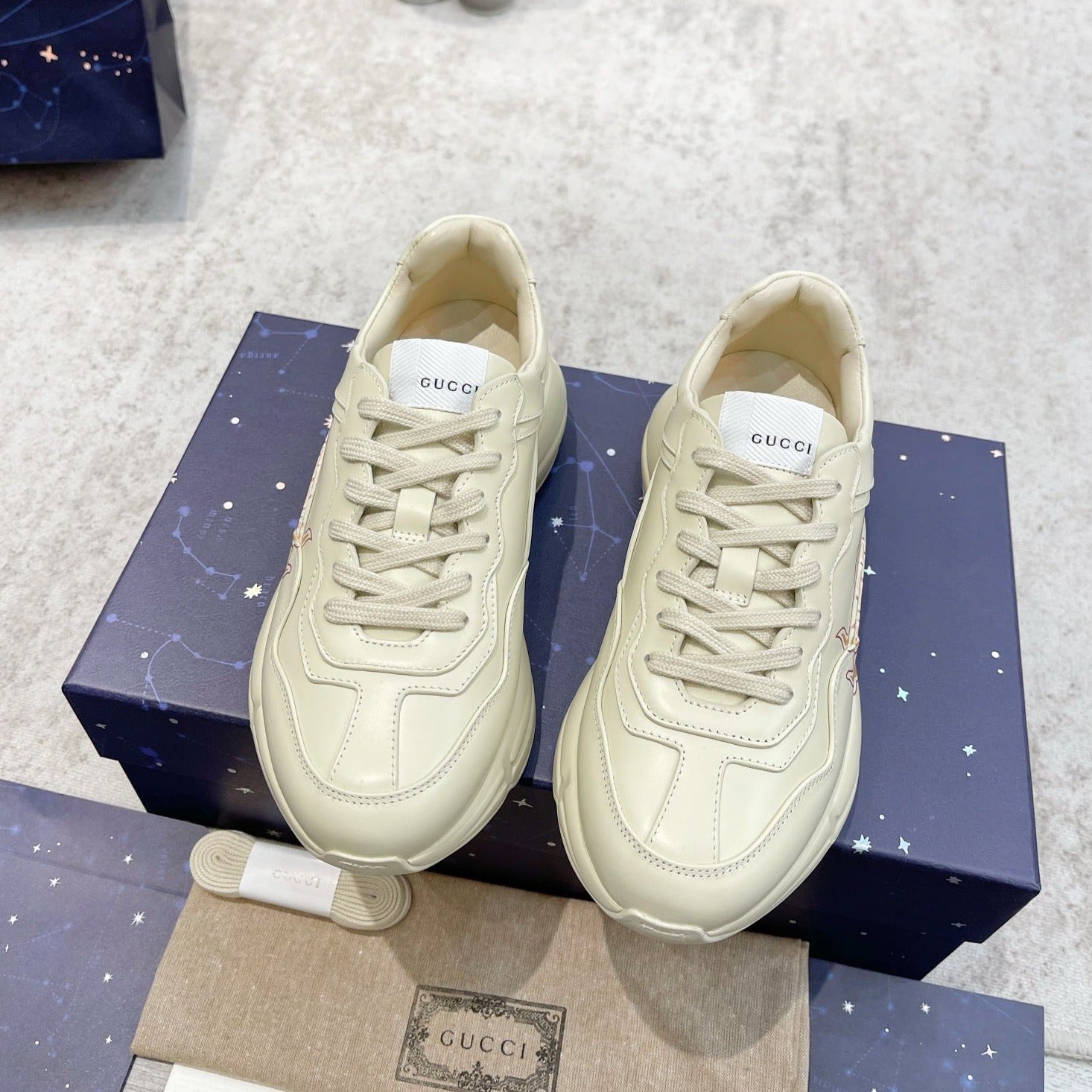 GG RHYTON TRAINER WHITE LAMBSKIN WITH FIRE MOTIF