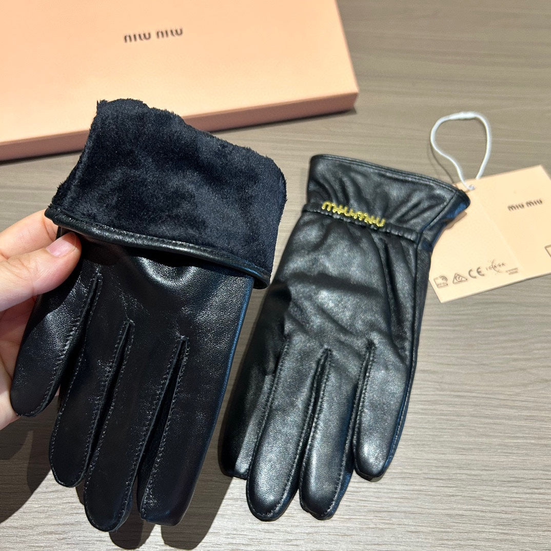 TOUCHSCREEN GLOVES IN BLACK LAMBSKIN 135642