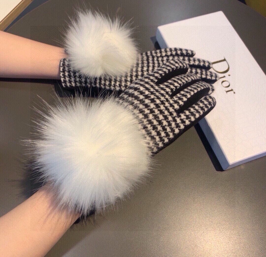 CD WOOL GLOVES WITH FOX FUR BALL BLACK MIX WHITE 397065