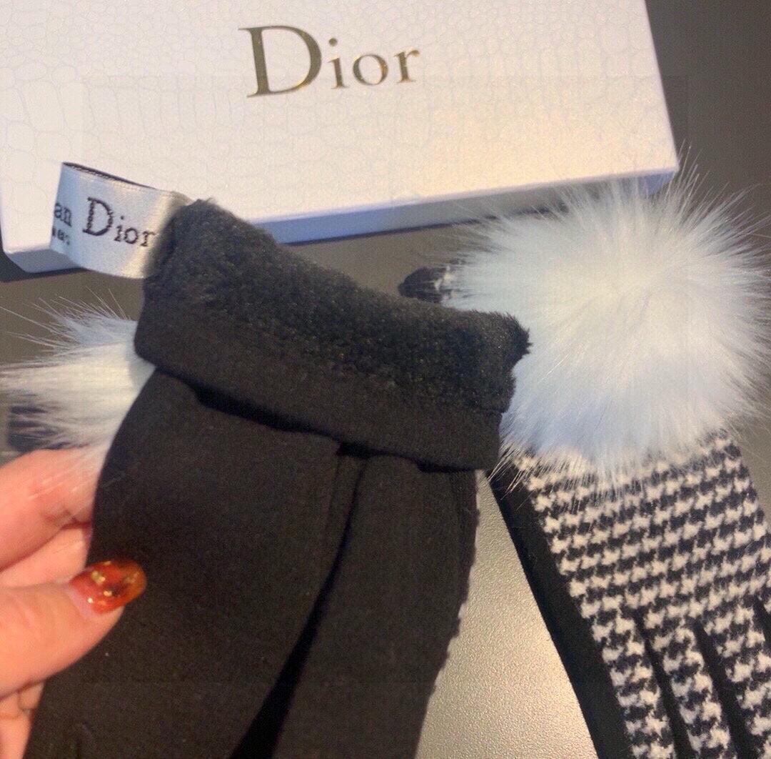 CD WOOL GLOVES WITH FOX FUR BALL BLACK MIX WHITE 397065
