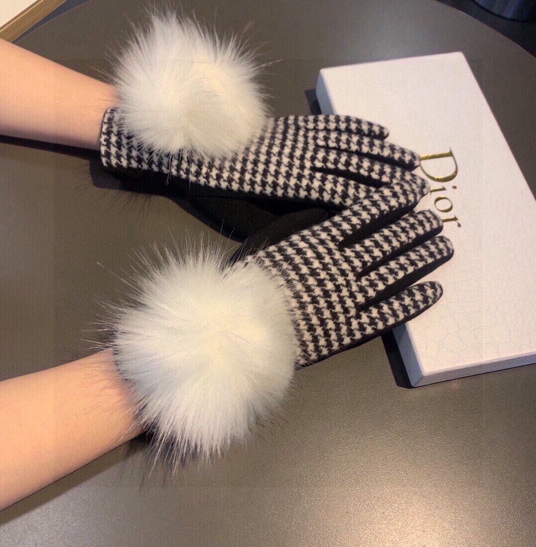 CD WOOL GLOVES WITH FOX FUR BALL BLACK MIX WHITE 397065