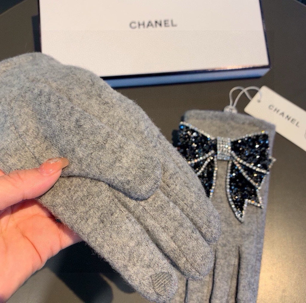 GLOVES IN DOVE GRAY WOOL WITH RHINSTONES 429246