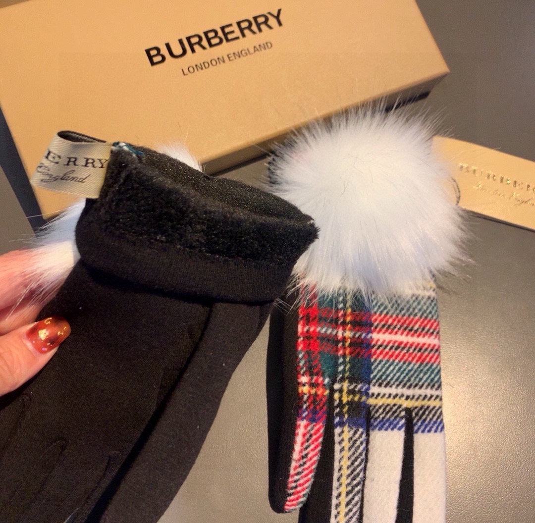LINED GLOVES IN COLORFUL WOOL AND RABBIT FUR 432650