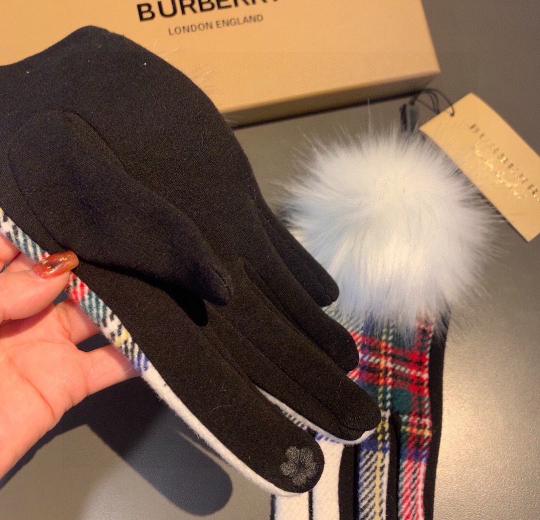 LINED GLOVES IN COLORFUL WOOL AND RABBIT FUR 432650