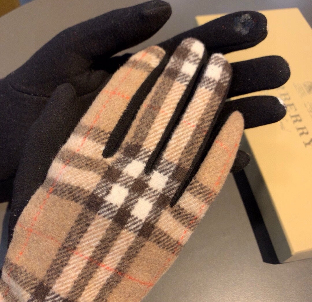 GLOVES IN CAMEL BEIGE AND BLACK WOOL 448244