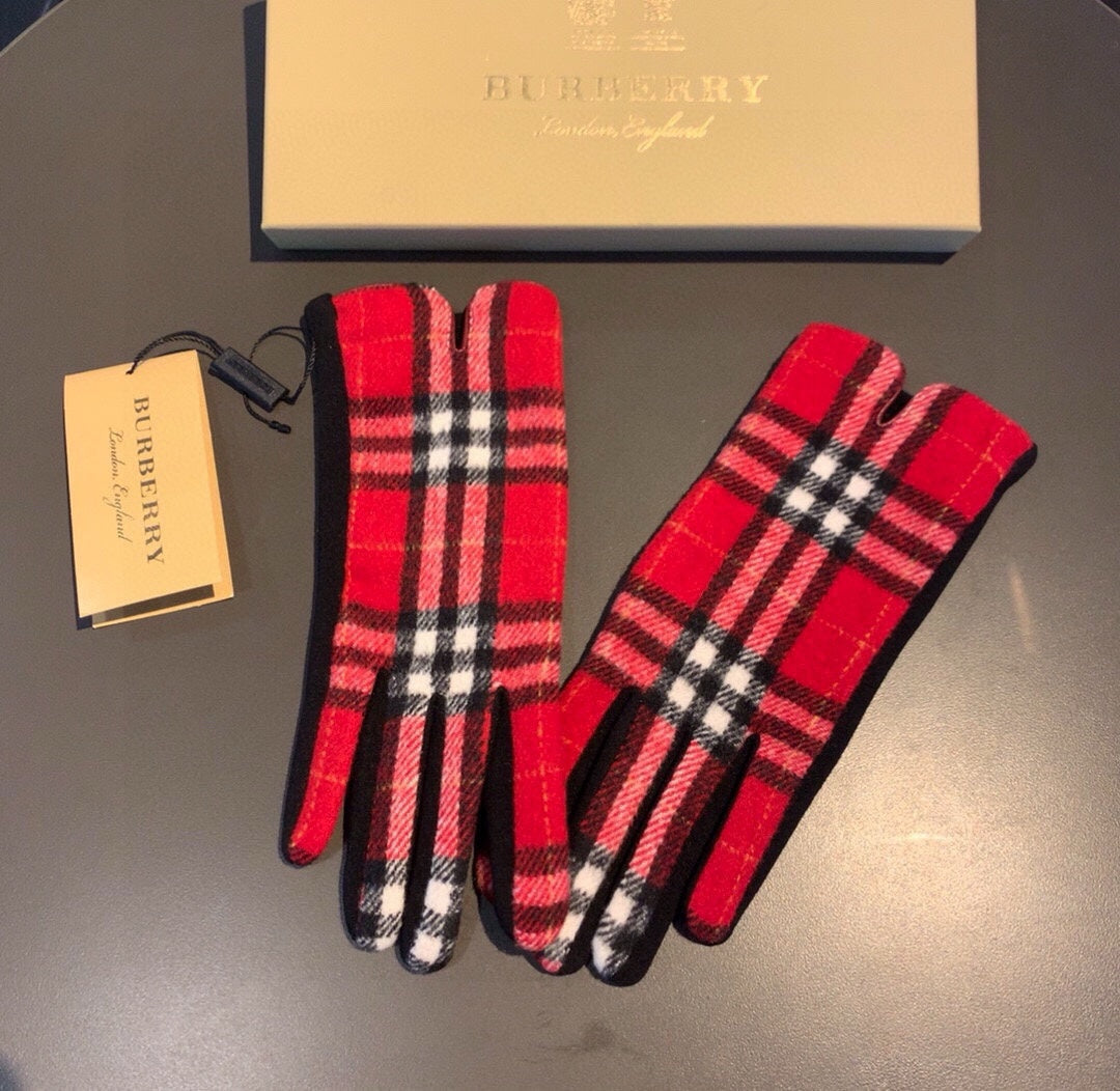 GLOVES IN CHERRY RED AND BLACK WOOL 448245