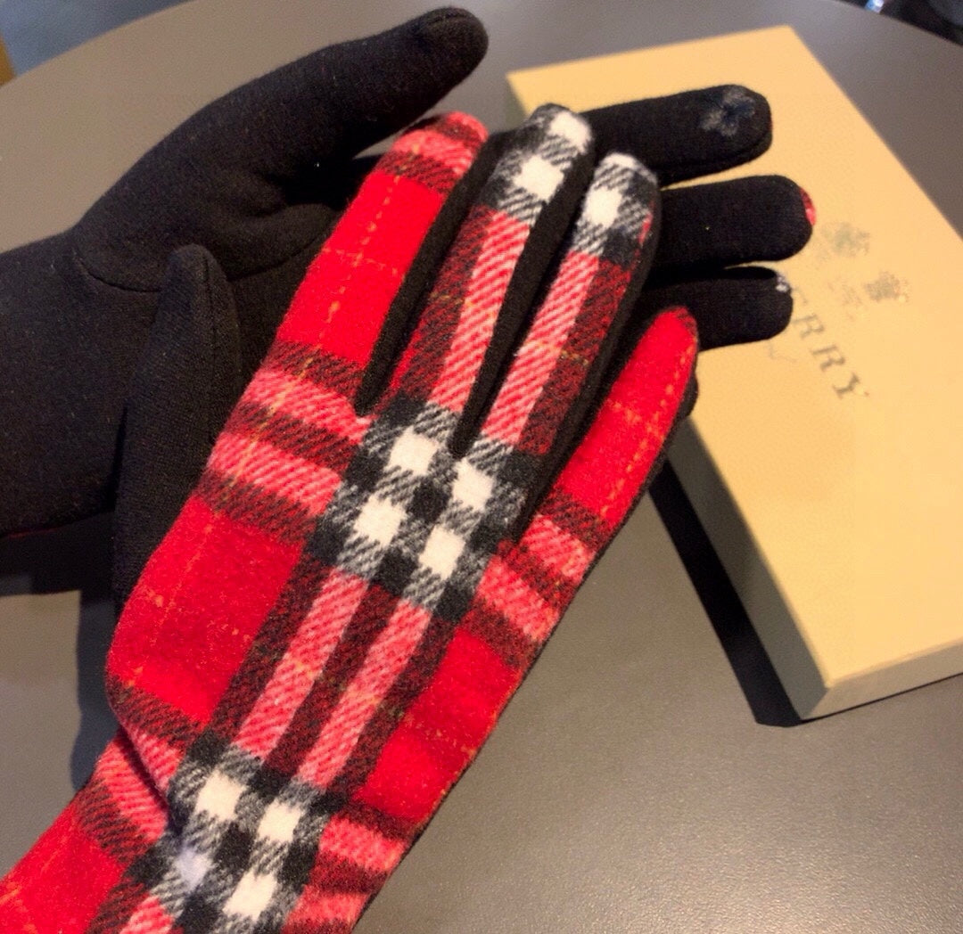 GLOVES IN CHERRY RED AND BLACK WOOL 448245