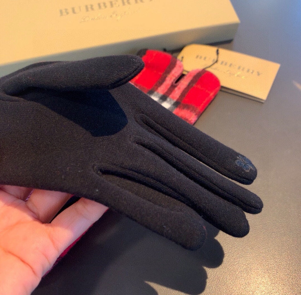 GLOVES IN CHERRY RED AND BLACK WOOL 448245