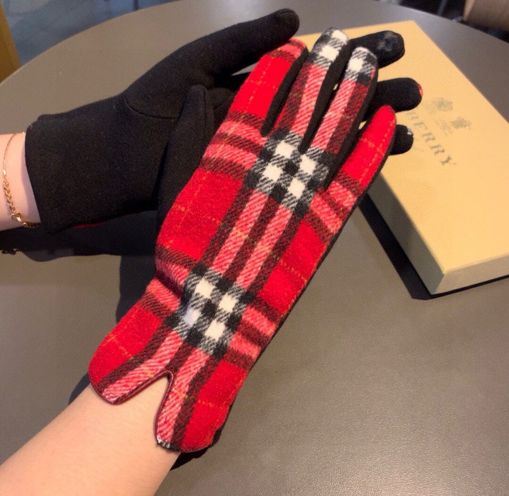 GLOVES IN CHERRY RED AND BLACK WOOL 448245