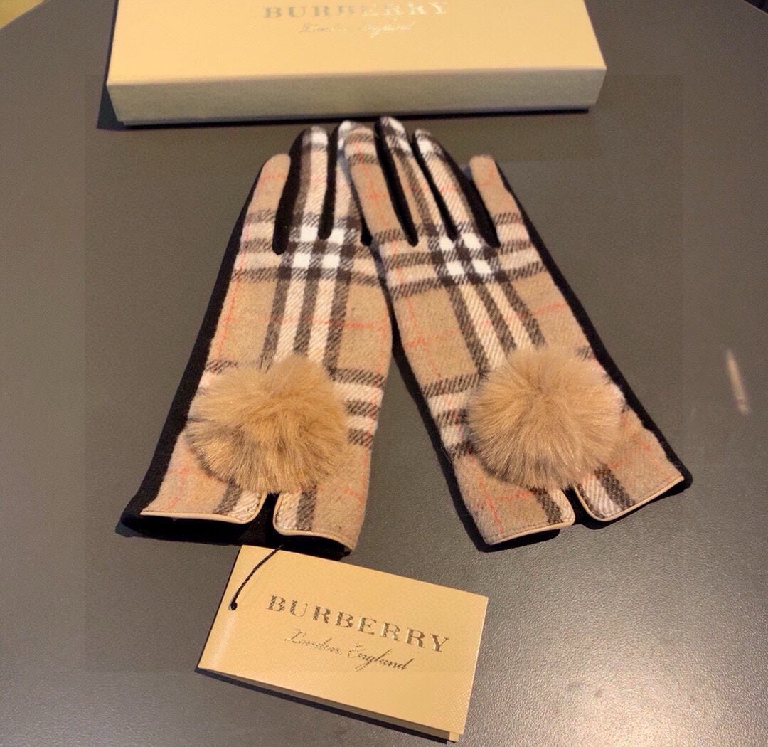 GLOVES IN CAMEL BEIGE AND BLACK WOOL WITH RABBIT FUR 448246