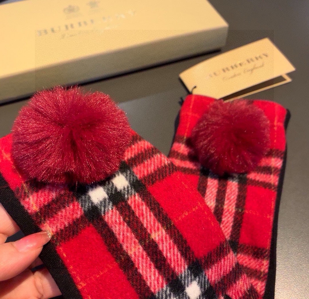 GLOVES IN CHERRY RED AND BLACK WOOL WITH RABBIT FUR 448247