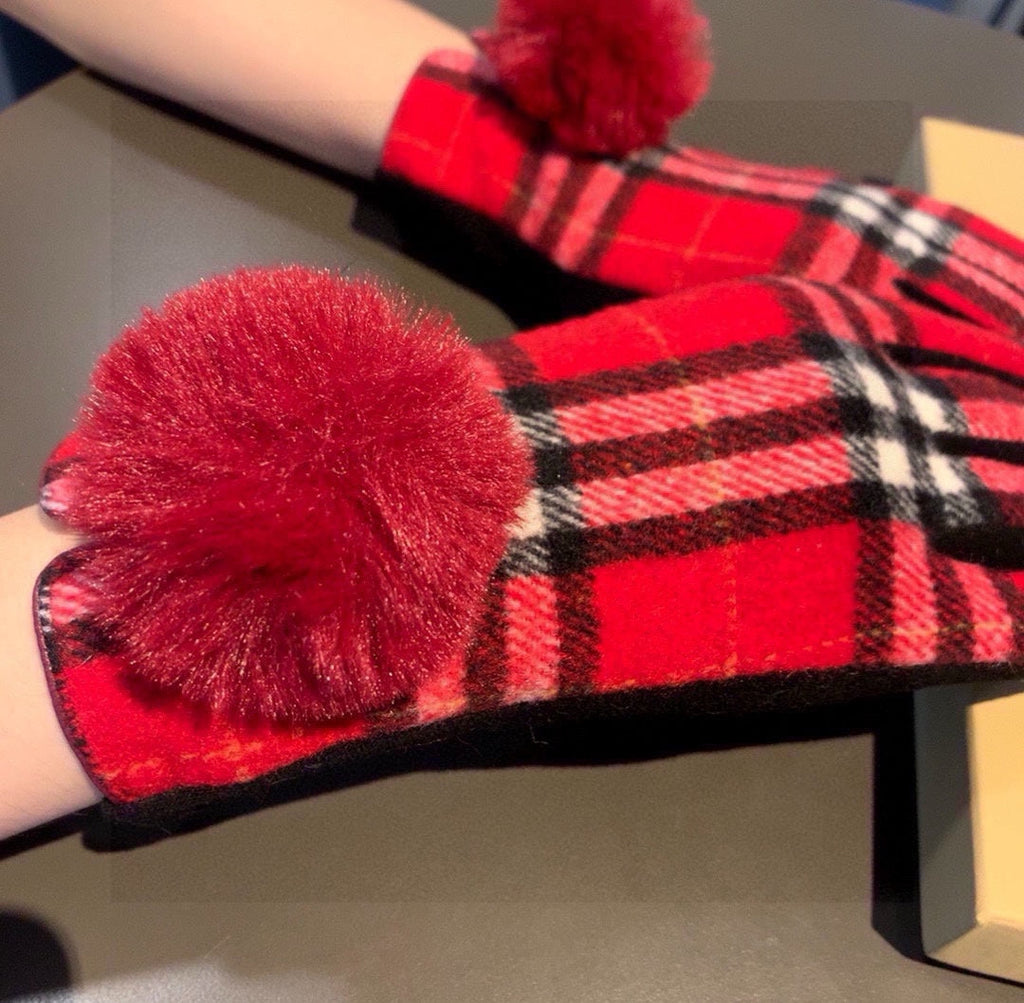 GLOVES IN CHERRY RED AND BLACK WOOL WITH RABBIT FUR 448247