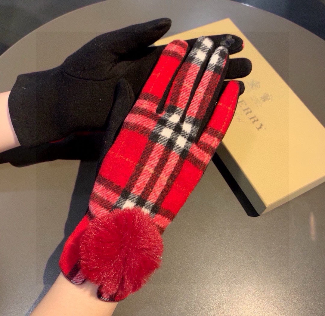 GLOVES IN CHERRY RED AND BLACK WOOL WITH RABBIT FUR 448247