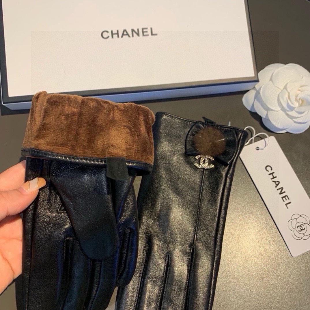 GLOVES IN BLACK LAMBSKIN 456328