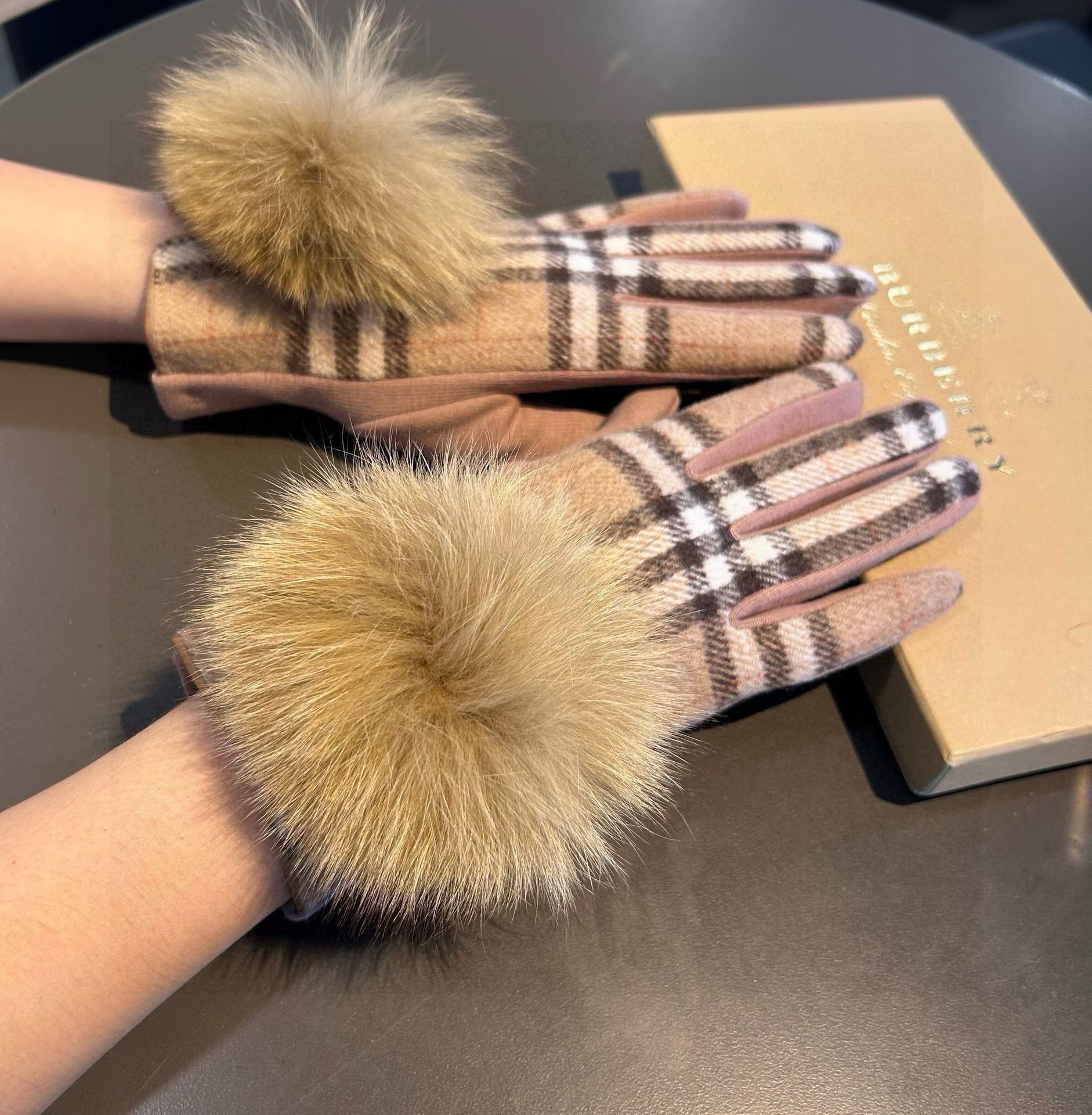 GLOVES IN COLORFUL WOOL AND RABBIT FUR 462256