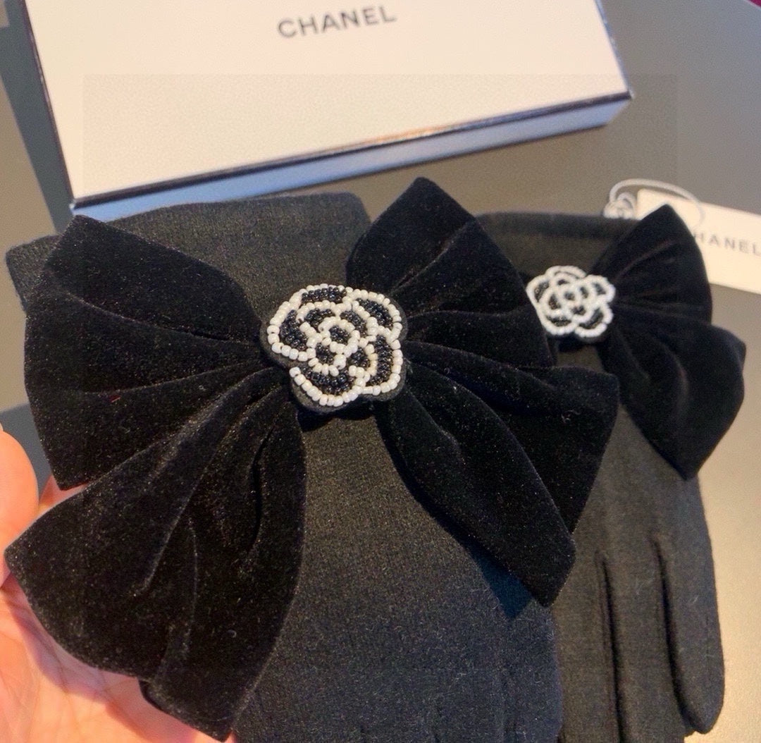 GLOVES IN BLACK WOOL WITH LARGE BOW 464996
