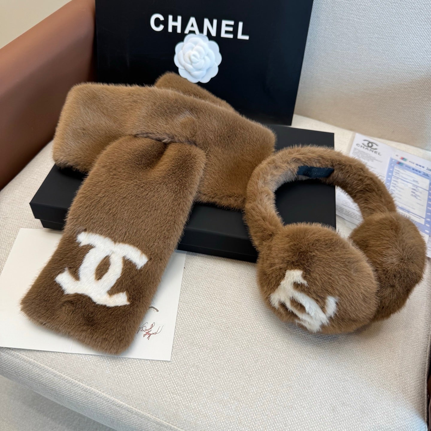 CHANEL 25S SKI EARMUFFS 831590