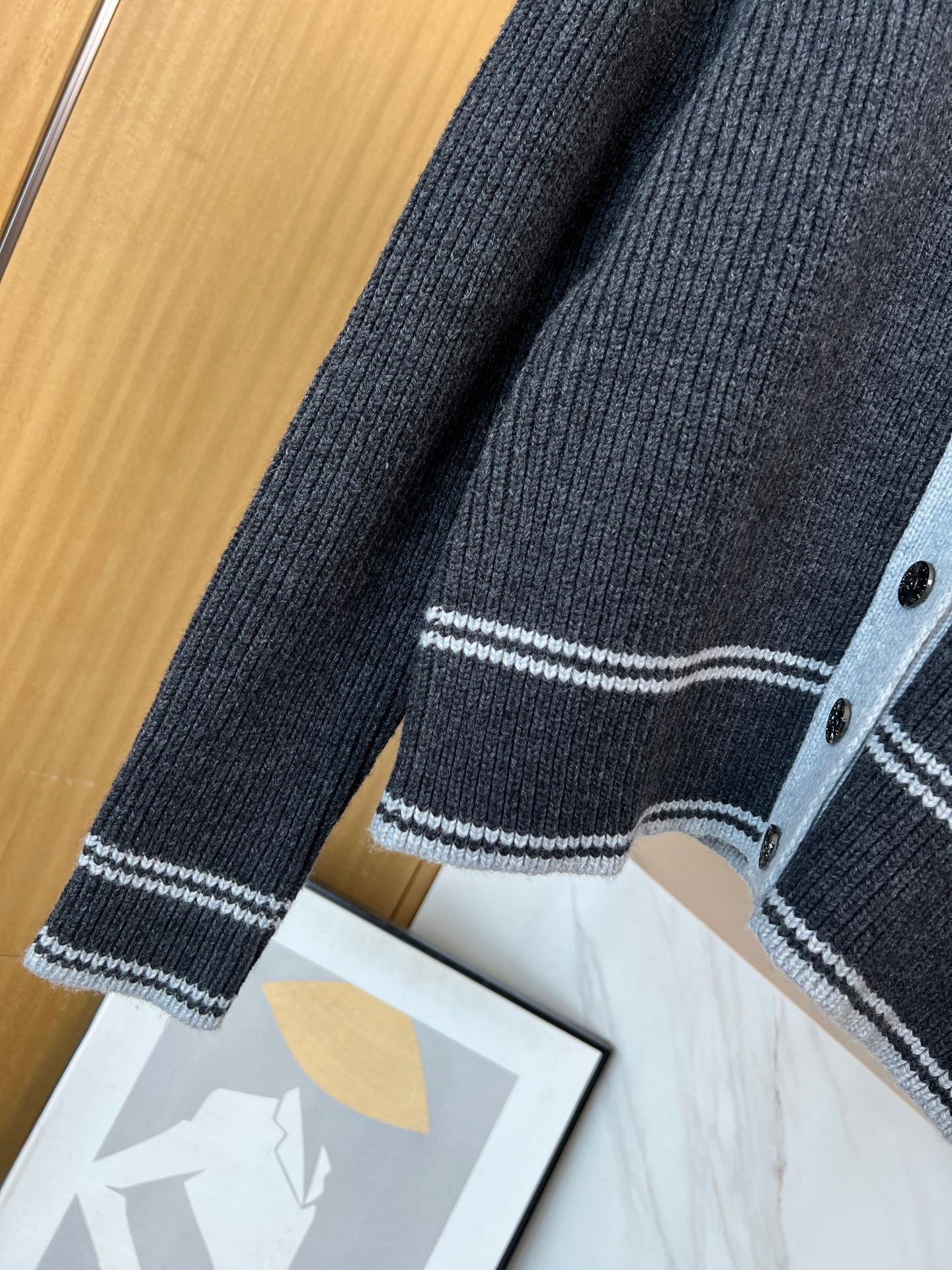 CHANEL 25S CARDIGAN 389