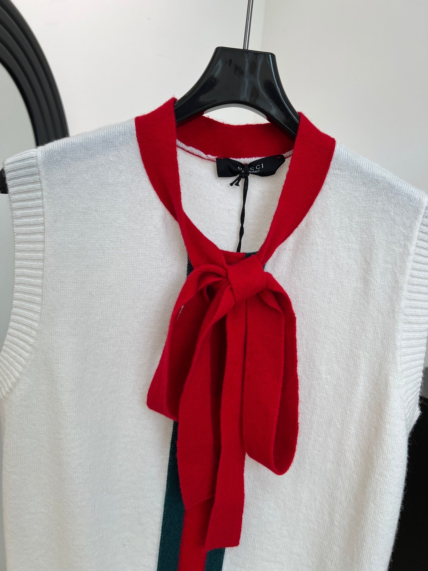 GUCCI 26S SLEEVELESS SWEATER 80