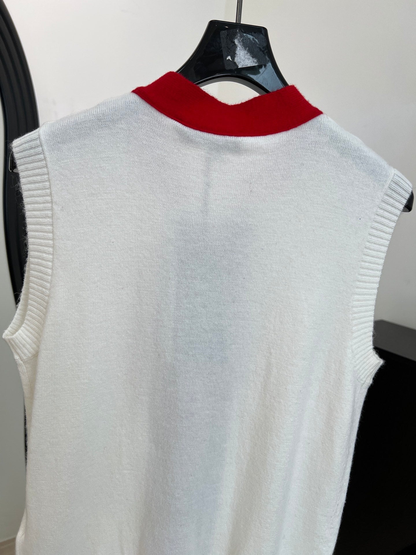 GUCCI 26S SLEEVELESS SWEATER 80