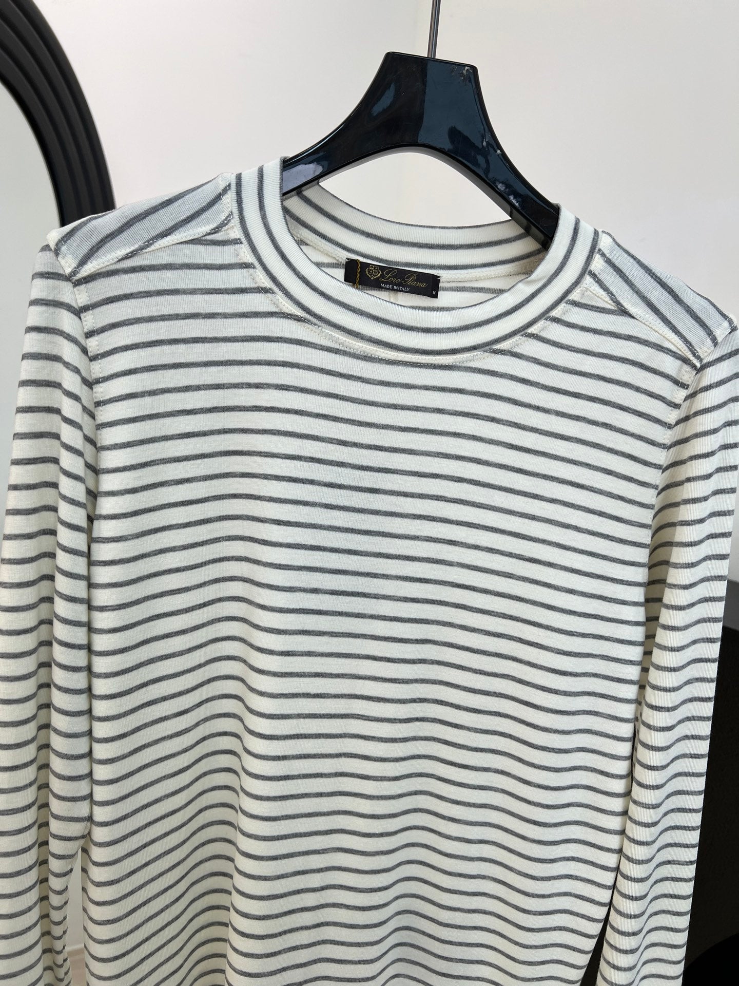 LORO PIANA 26S LONG SLEEVE KNIT SWEATER 675