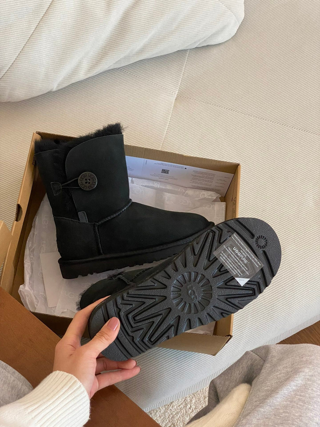 CLASSIC BAILEY BOOTS WITH BUTTONS IN BLACK SUEDE AND WOOL LINED