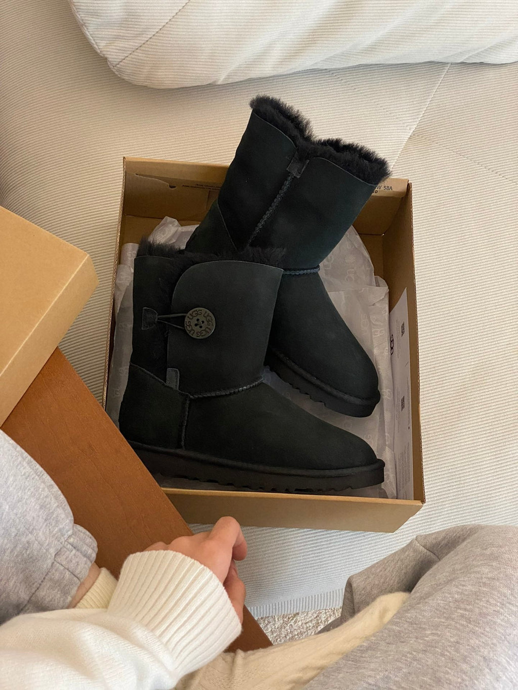 CLASSIC BAILEY BOOTS WITH BUTTONS IN BLACK SUEDE AND WOOL LINED