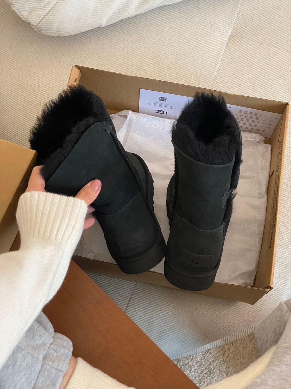 CLASSIC BAILEY BOOTS WITH BUTTONS IN BLACK SUEDE AND WOOL LINED