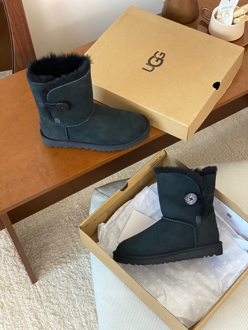 CLASSIC BAILEY BOOTS WITH BUTTONS IN BLACK SUEDE AND WOOL LINED