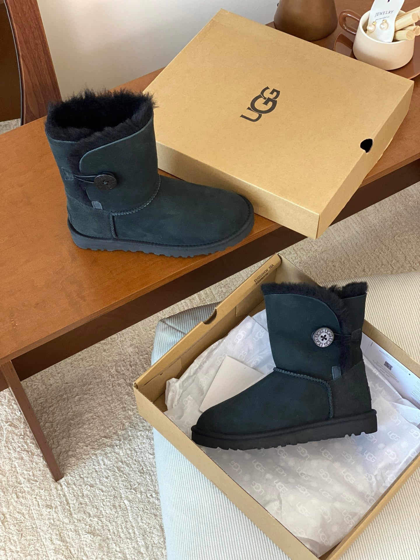 CLASSIC BAILEY BOOTS WITH BUTTONS IN BLACK SUEDE AND WOOL LINED