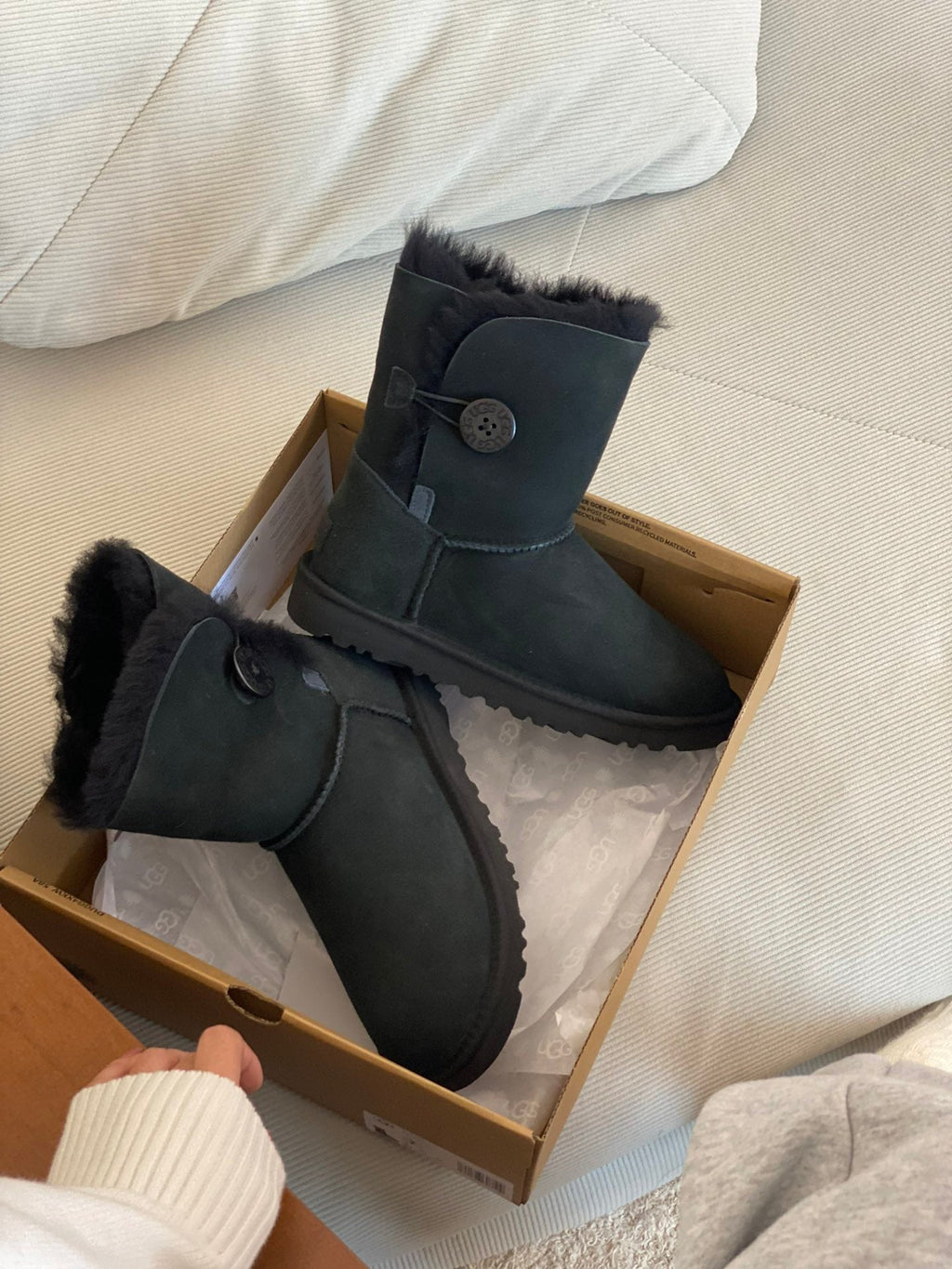 CLASSIC BAILEY BOOTS WITH BUTTONS IN BLACK SUEDE AND WOOL LINED