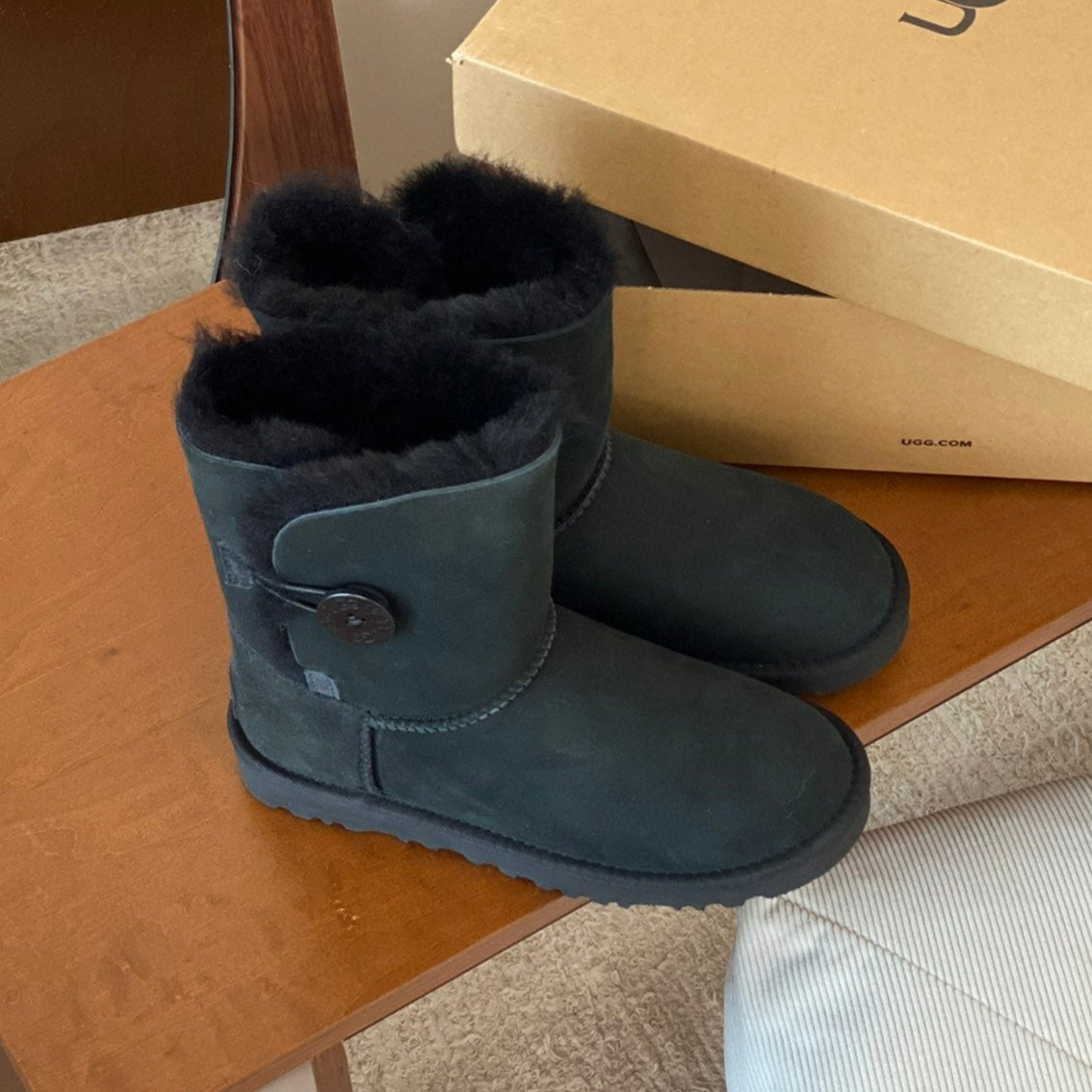 CLASSIC BAILEY BOOTS WITH BUTTONS IN BLACK SUEDE AND WOOL LINED