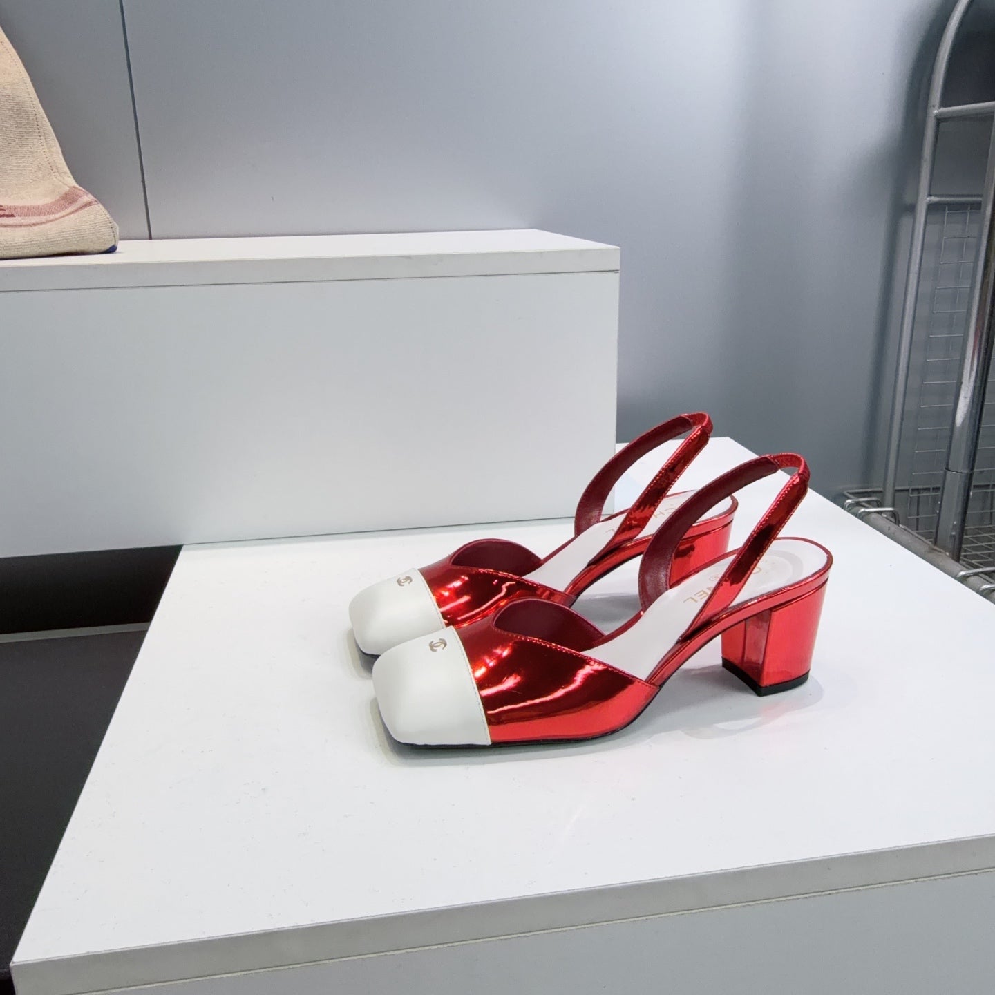 CHANEL 26S SLINGBACK 55 MM IN RED GLOSSY LAMBSKIN WITH WHITE CAP TOE