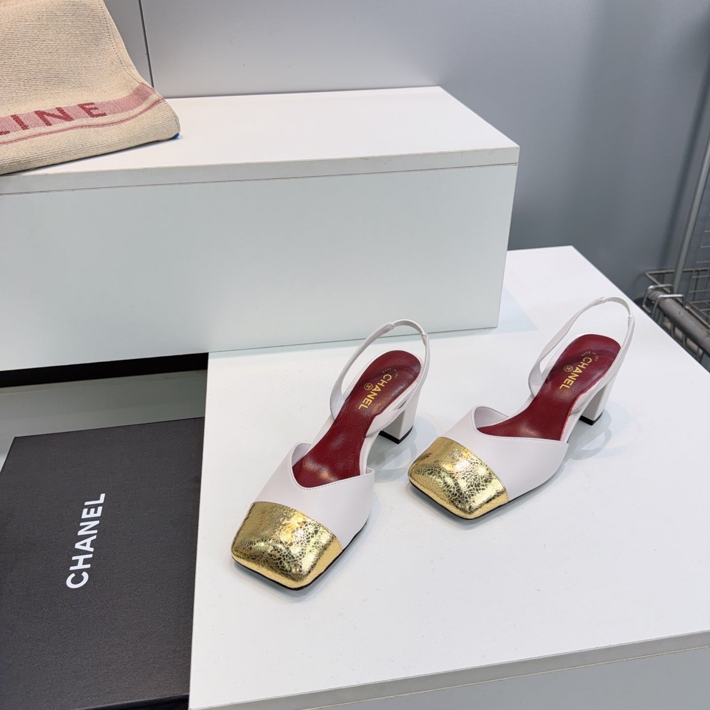 CHANEL 26S SLINGBACK 55 MM IN WHITE LAMBSKIN WITH GOLD CAP TOE