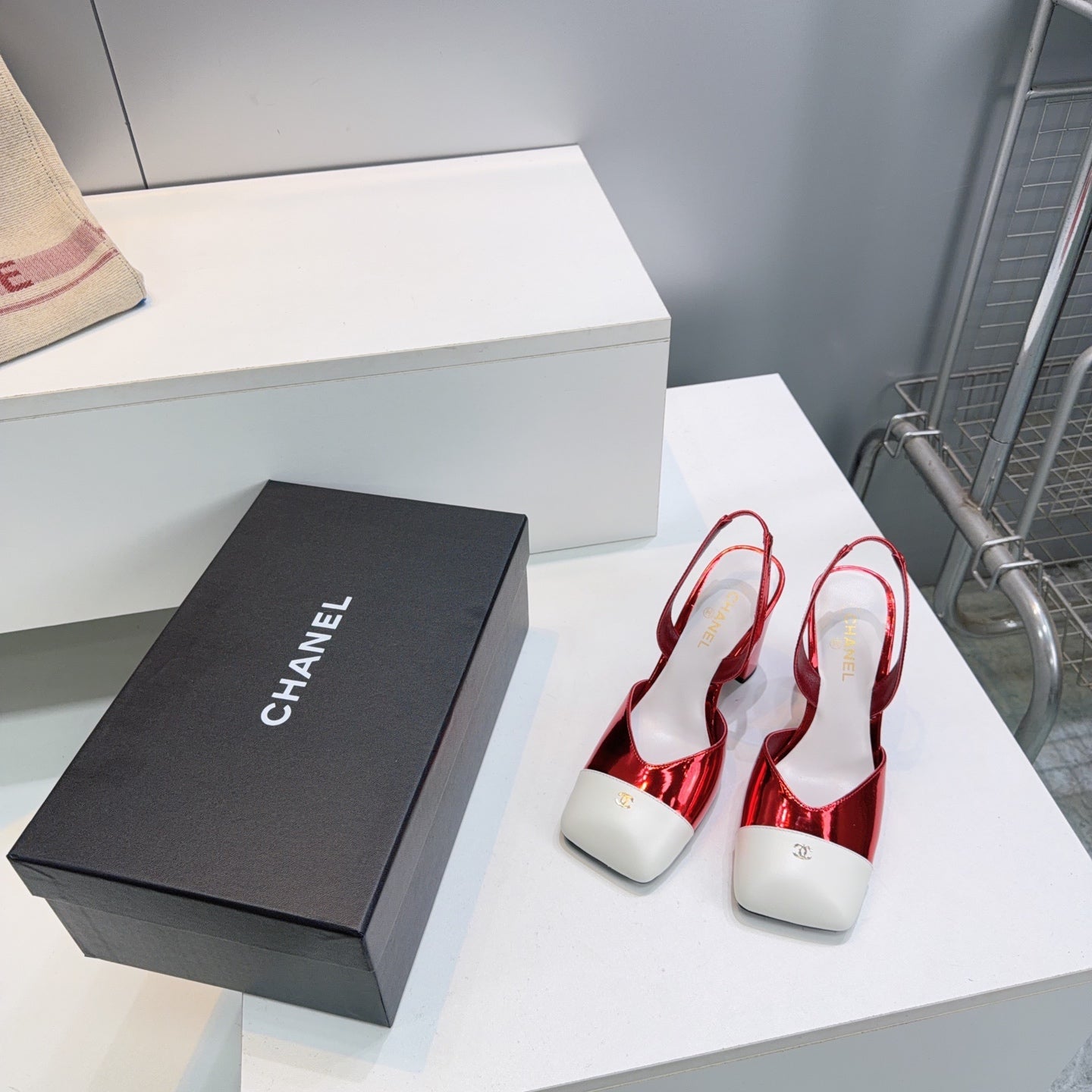 CHANEL 26S SLINGBACK 95 MM IN RED GLOSSY LAMBSKIN WITH WHITE CAP TOE