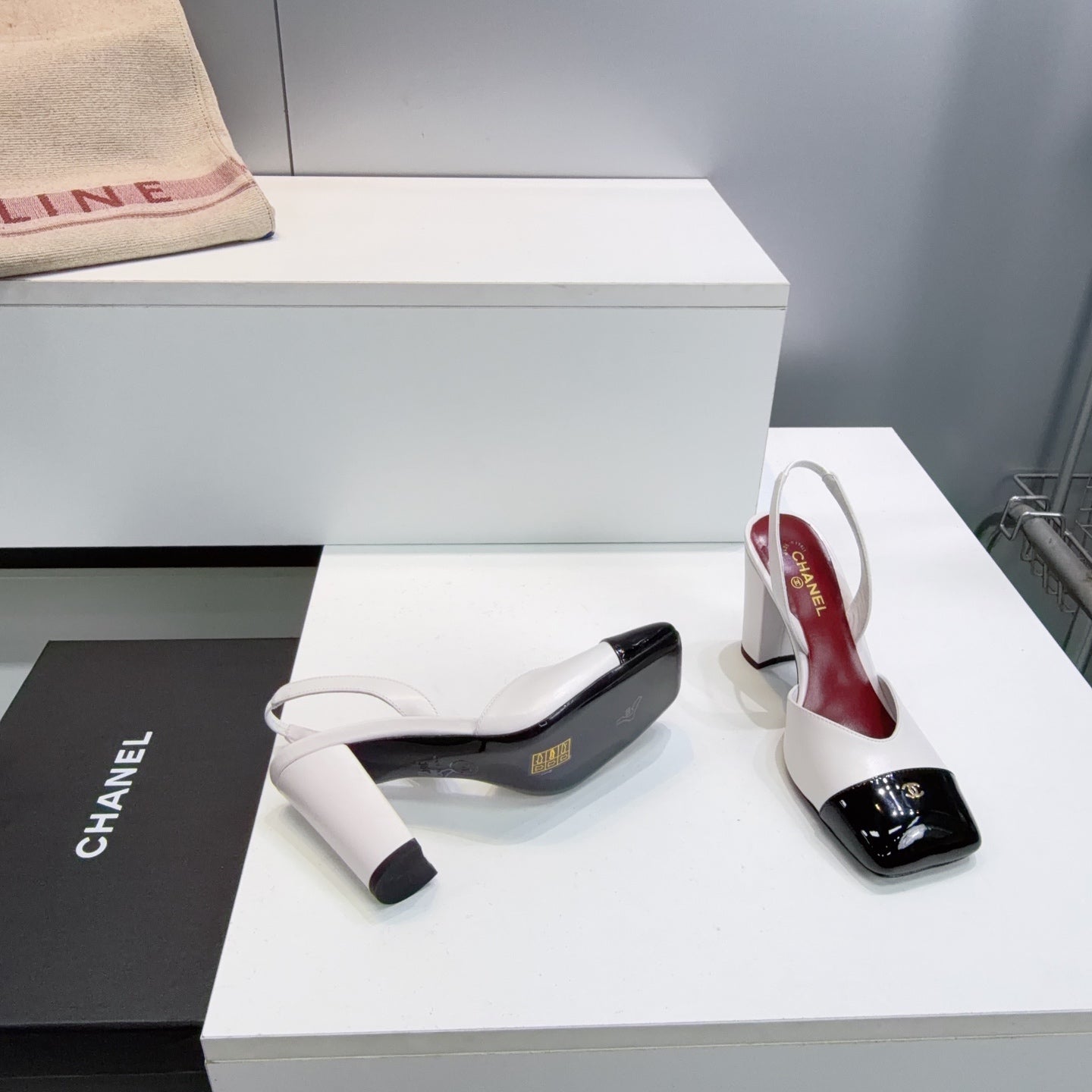CHANEL 26S SLINGBACK 95 MM IN WHITE LAMBSKIN WITH BLACK CAP TOE