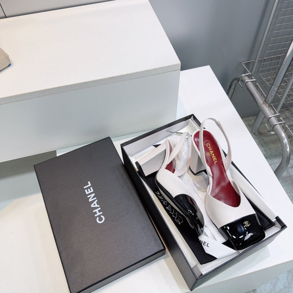 CHANEL 26S SLINGBACK 95 MM IN WHITE LAMBSKIN WITH BLACK CAP TOE