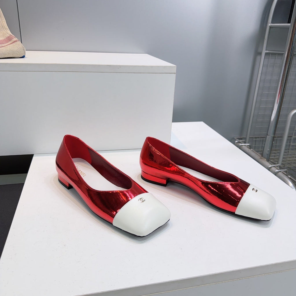 CHANEL 26S FLATS IN RED GLOSSY LAMBSKIN WITH WHITE CAP TOE