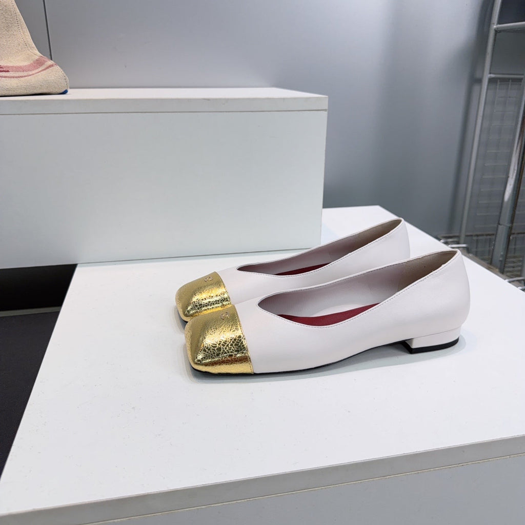 CHANEL 26S FLATS IN WHITE LAMBSKIN WITH GOLD CAP TOE