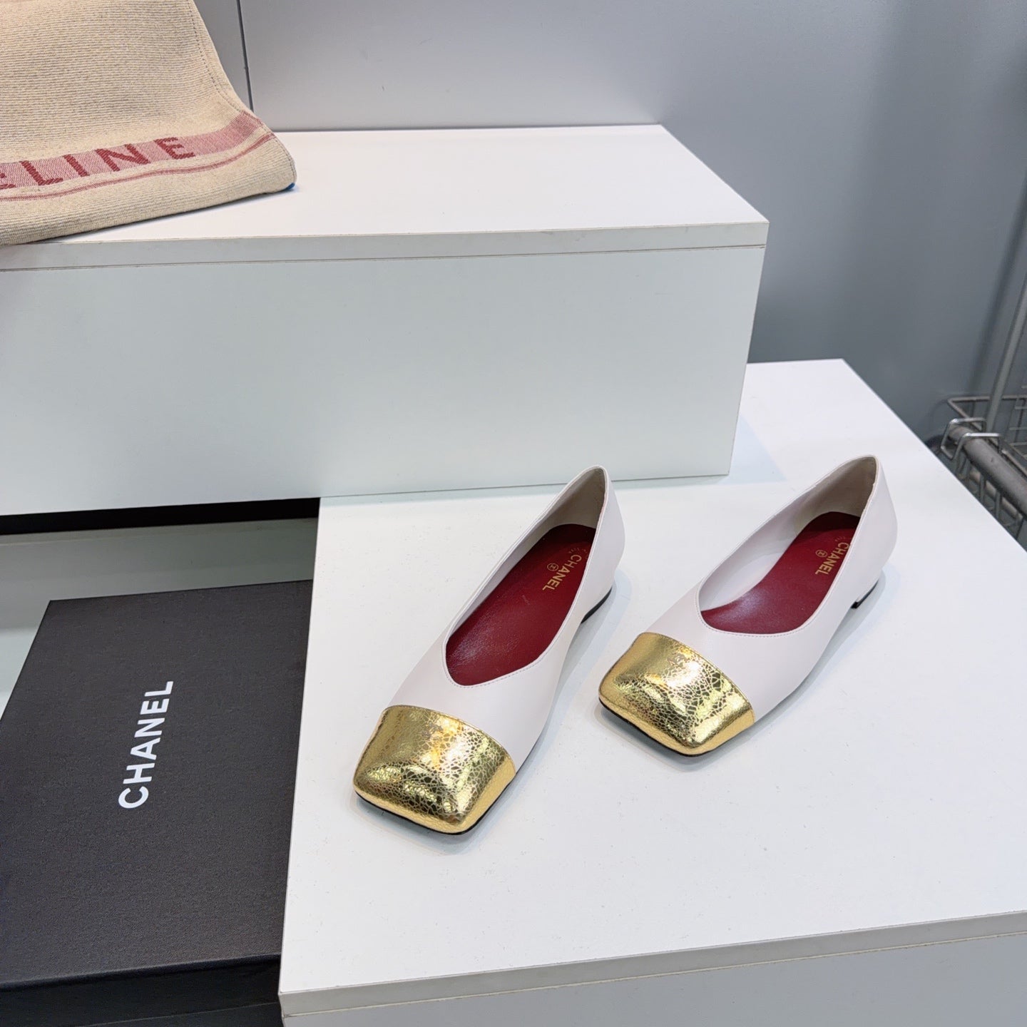 CHANEL 26S FLATS IN WHITE LAMBSKIN WITH GOLD CAP TOE