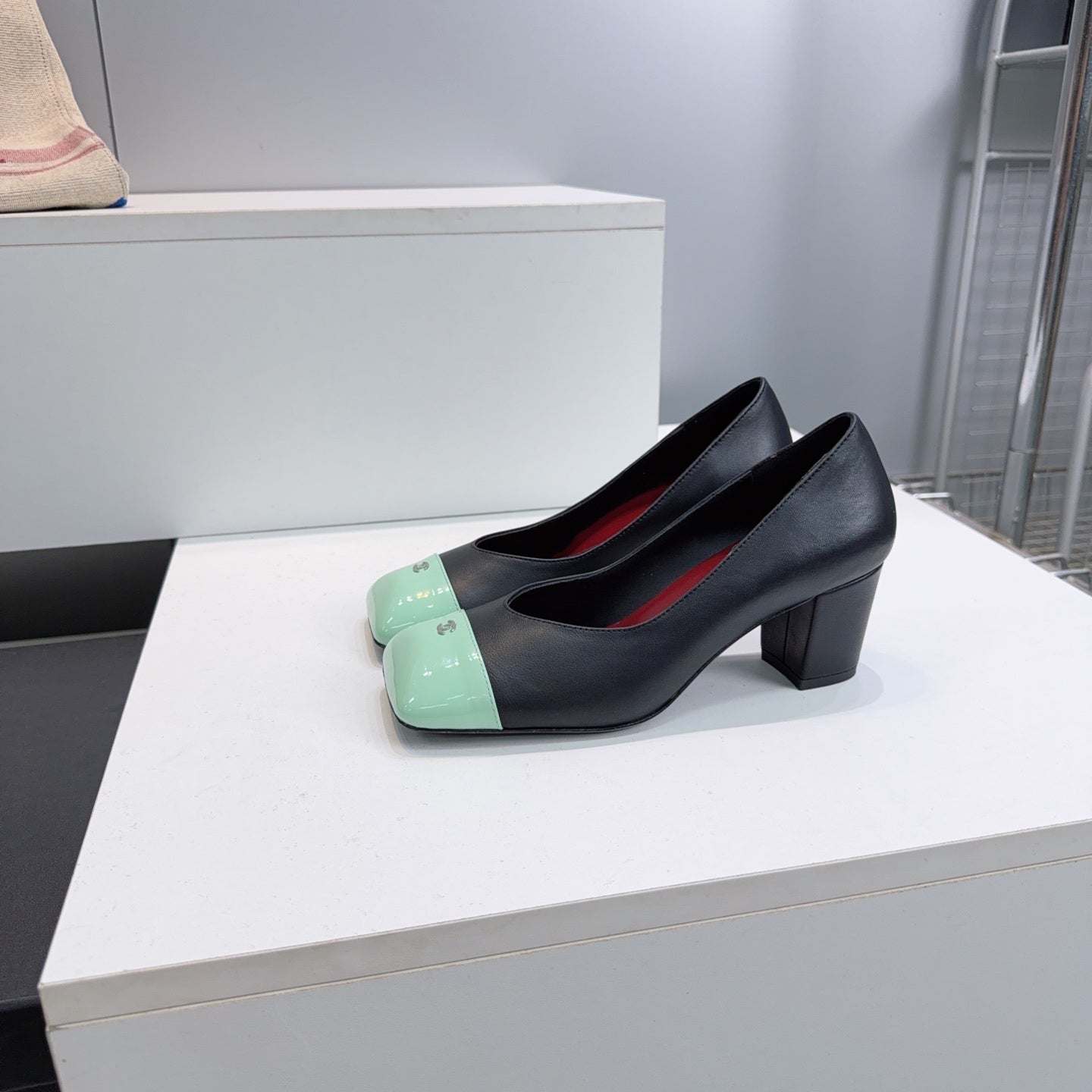 CHANEL 26S SQUARE-TOE HIGH HEELS 55 MM IN BLACK LAMBSKIN WITH MINT GREEN CAP TOE
