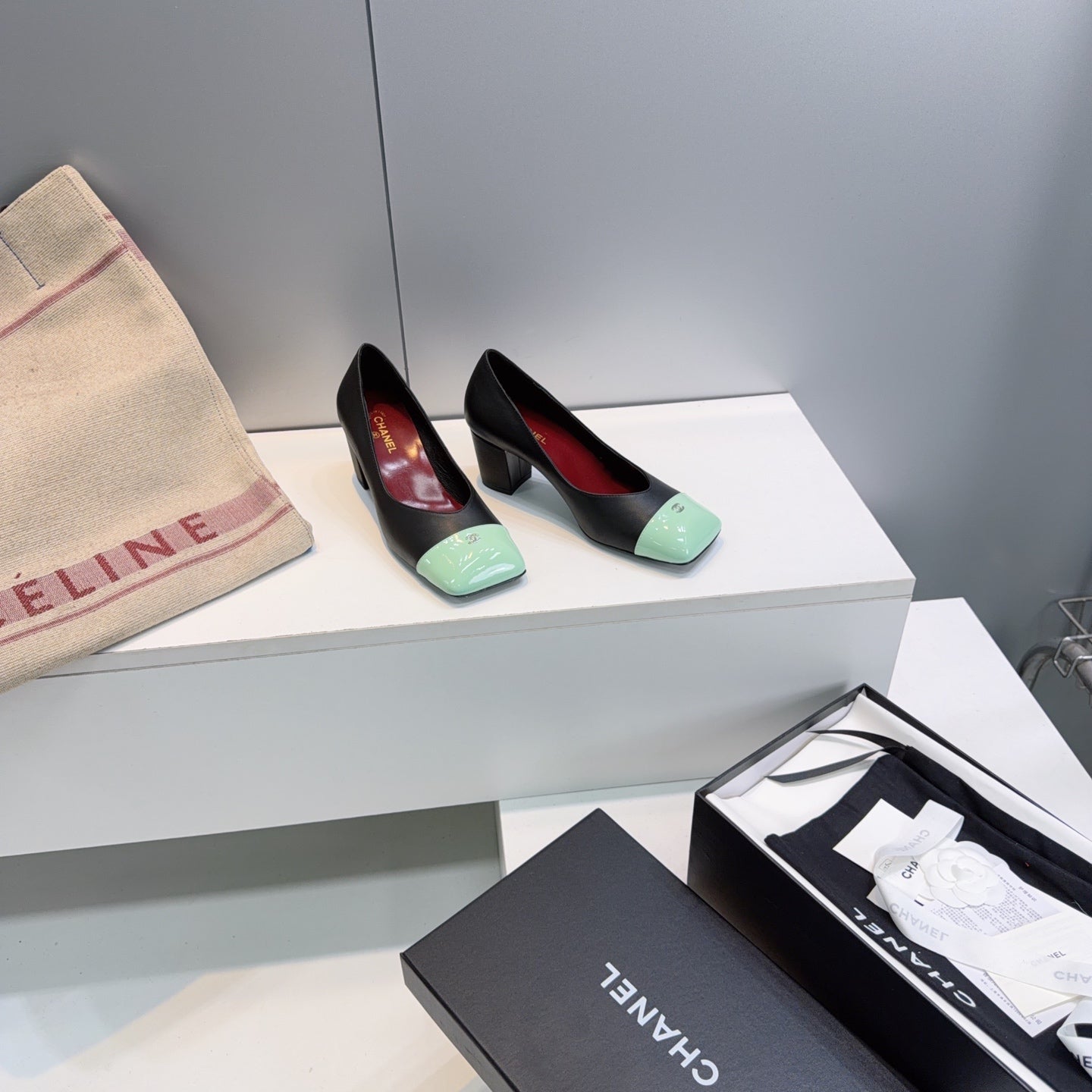 CHANEL 26S SQUARE-TOE HIGH HEELS 55 MM IN BLACK LAMBSKIN WITH MINT GREEN CAP TOE