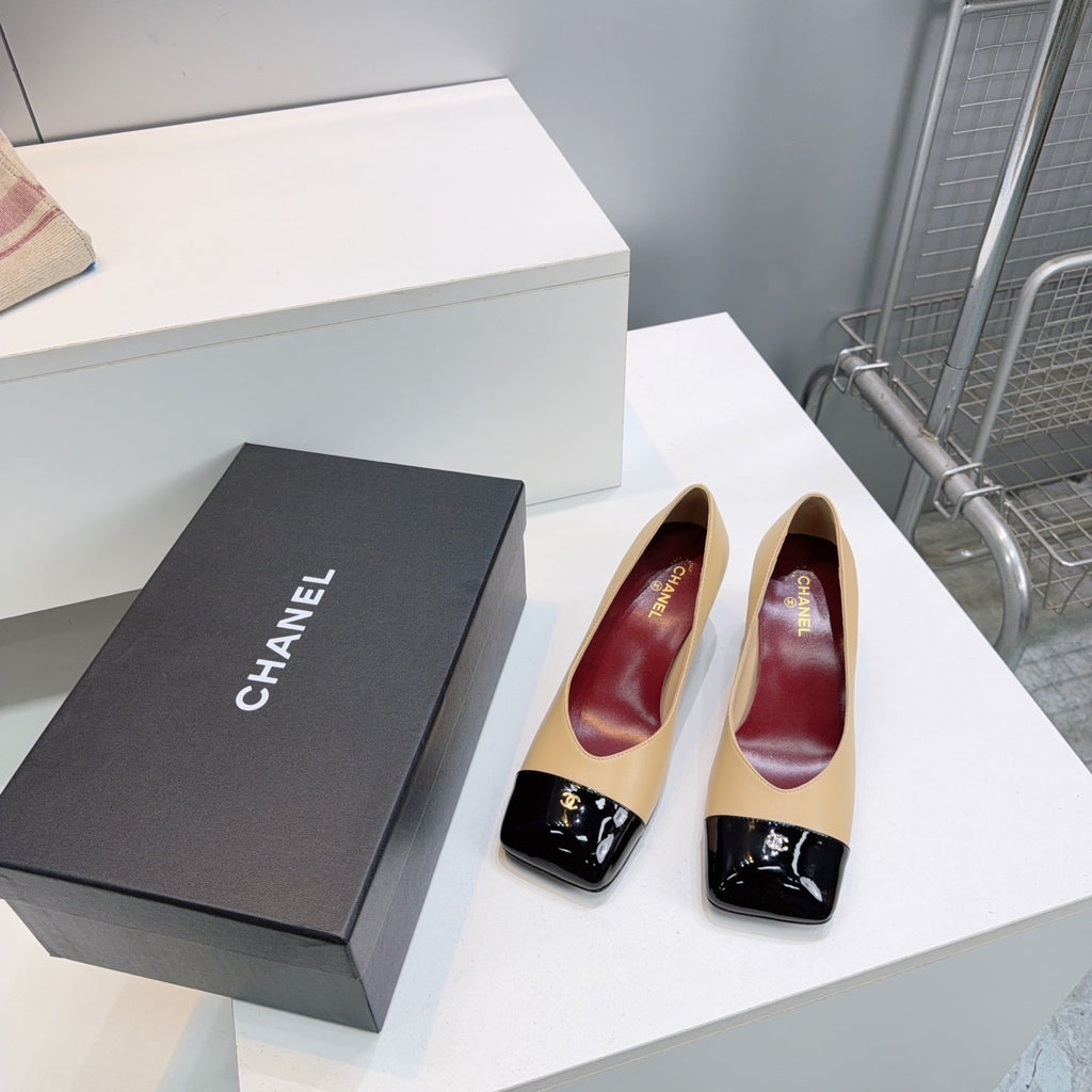 CHANEL 26S SQUARE-TOE HIGH HEELS 55 MM IN BEIGE LAMBSKIN WITH BLACK CAP TOE