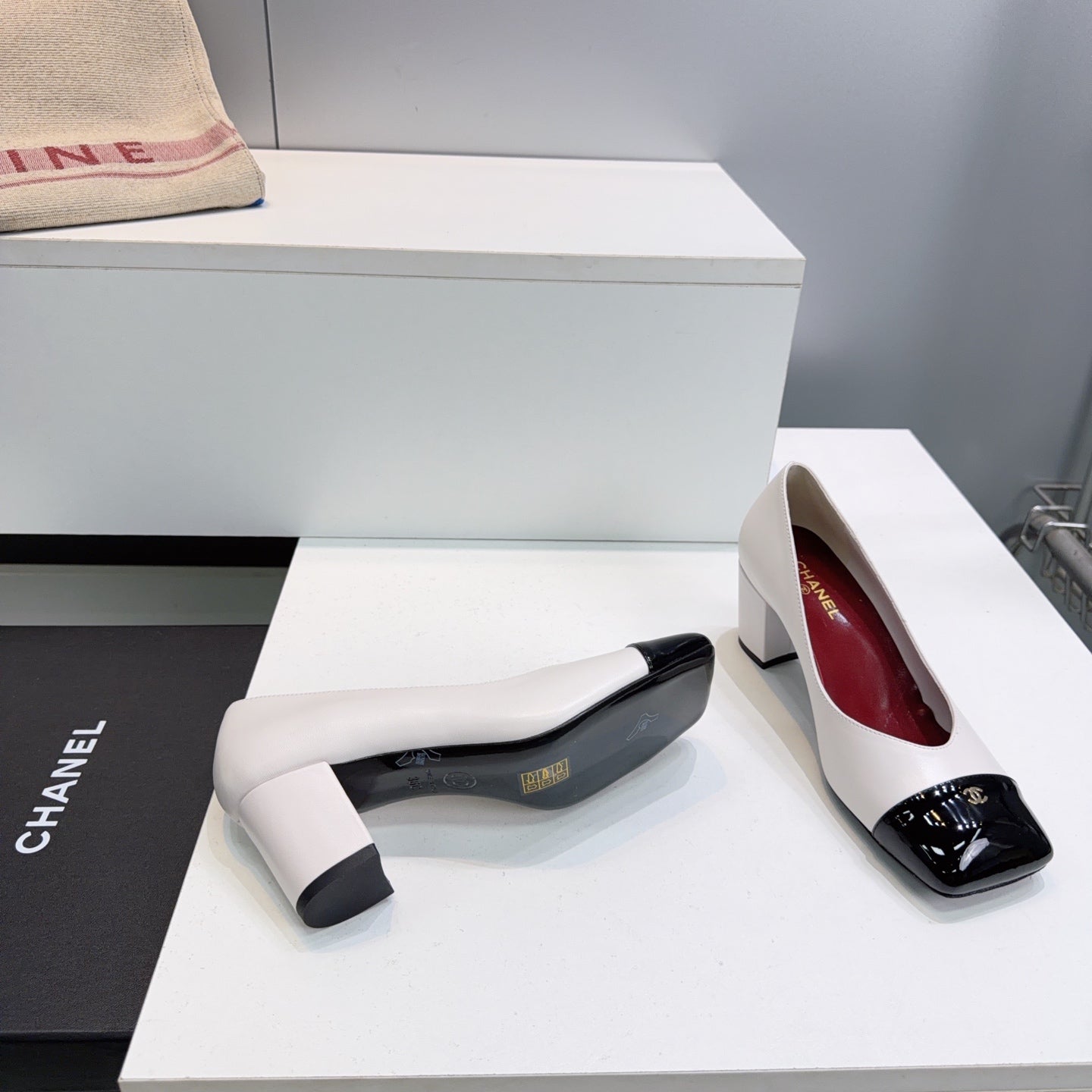 CHANEL 26S SQUARE-TOE HIGH HEELS 55 MM IN WHITE LAMBSKIN WITH BLACK CAP TOE