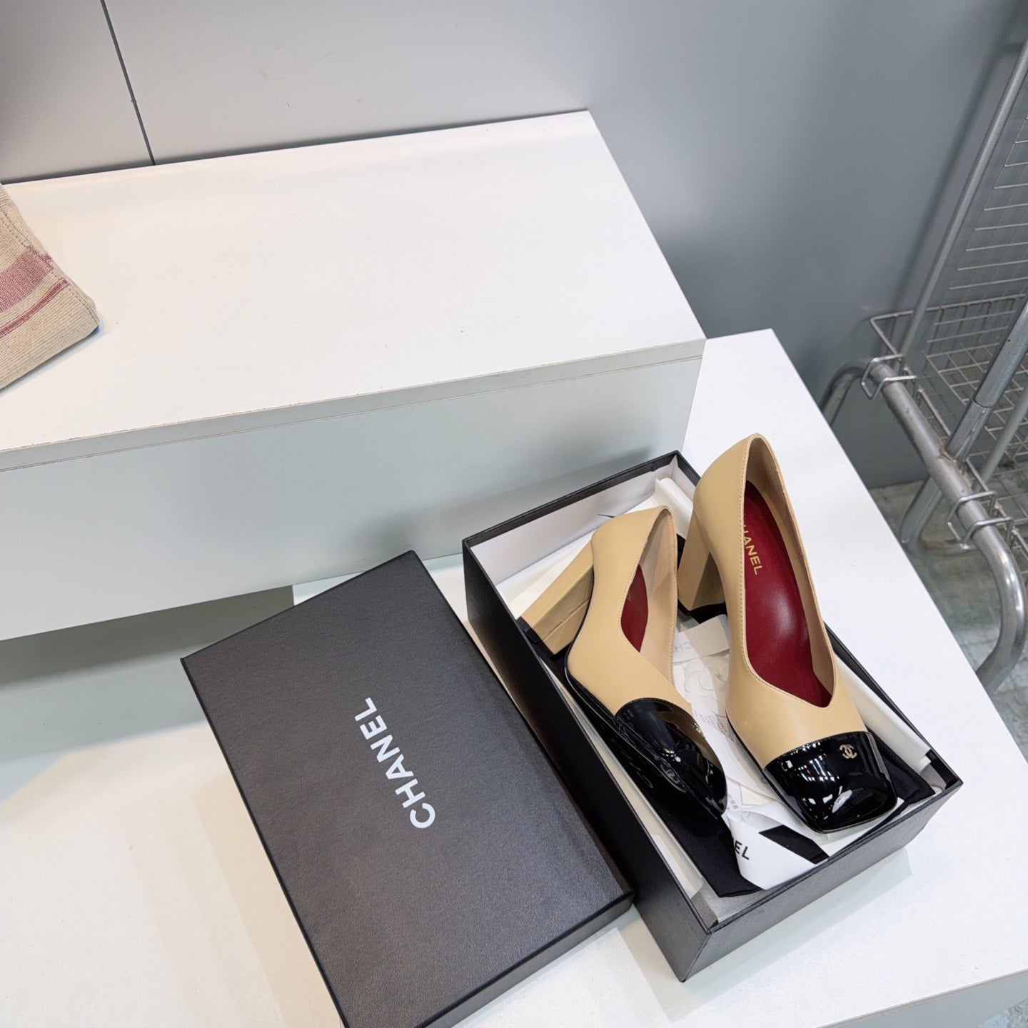 CHANEL 26S SQUARE-TOE HIGH HEELS 95 MM IN BEIGE LAMBSKIN WITH BLACK CAP TOE