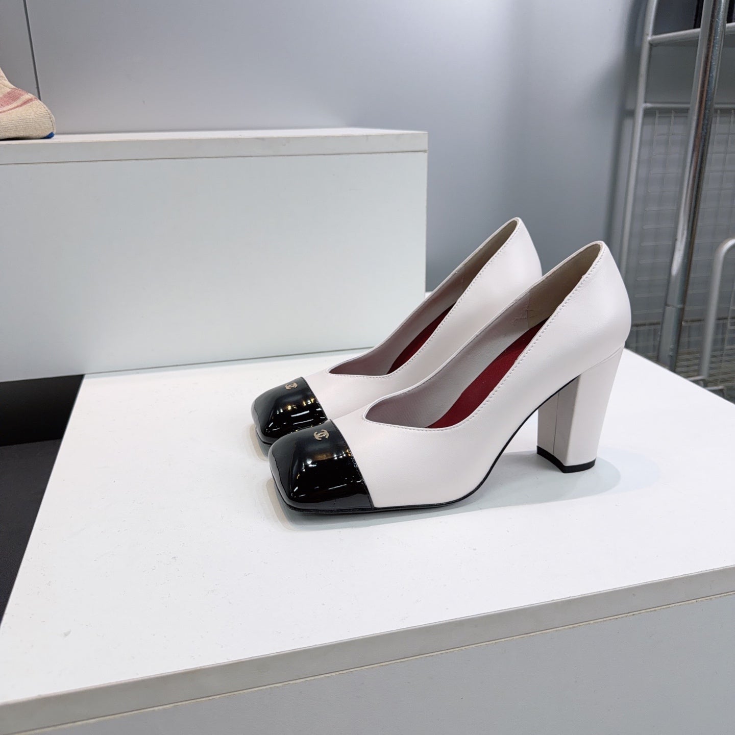 CHANEL 26S SQUARE-TOE HIGH HEELS 95 MM IN WHITE LAMBSKIN WITH BLACK CAP TOE