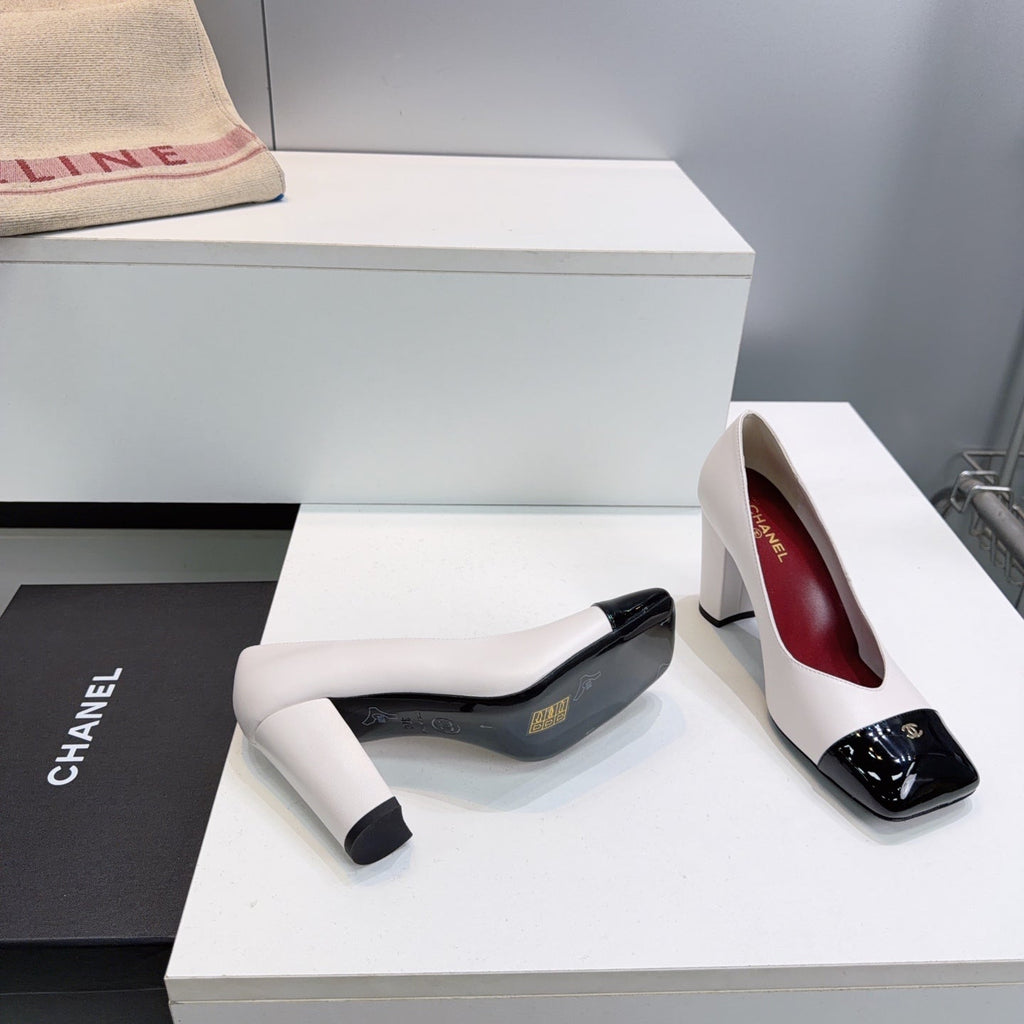 CHANEL 26S SQUARE-TOE HIGH HEELS 95 MM IN WHITE LAMBSKIN WITH BLACK CAP TOE