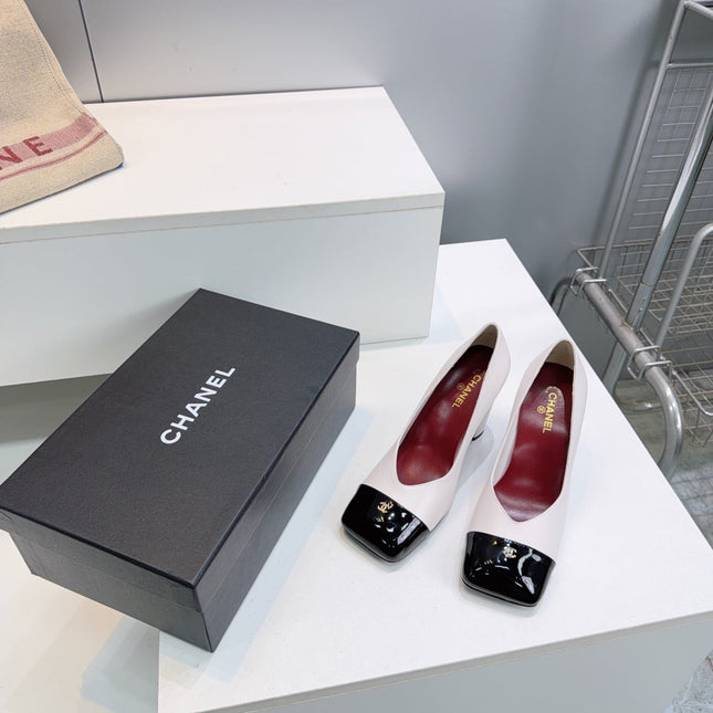 CHANEL 26S SQUARE-TOE HIGH HEELS 95 MM IN WHITE LAMBSKIN WITH BLACK CAP TOE