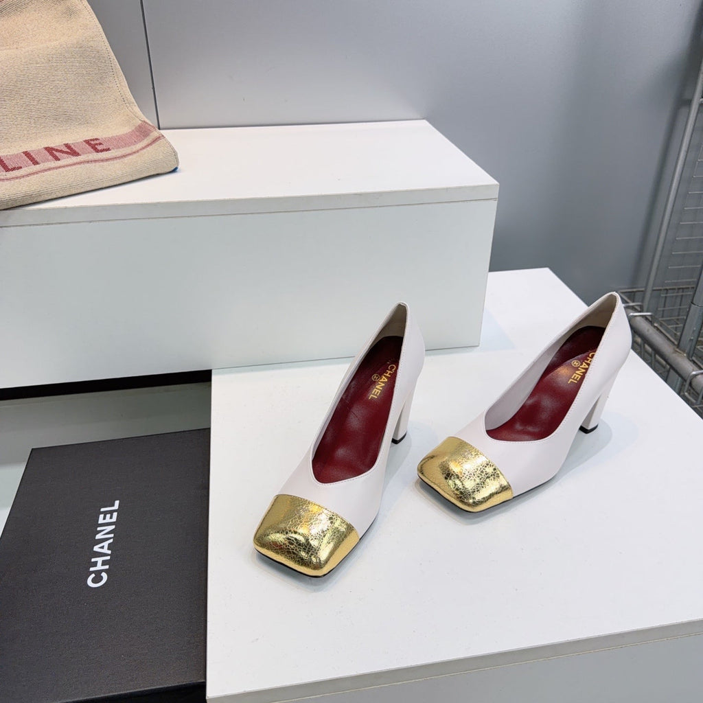 CHANEL 26S SQUARE-TOE HIGH HEELS 95 MM IN WHITE LAMBSKIN WITH GOLD CAP TOE