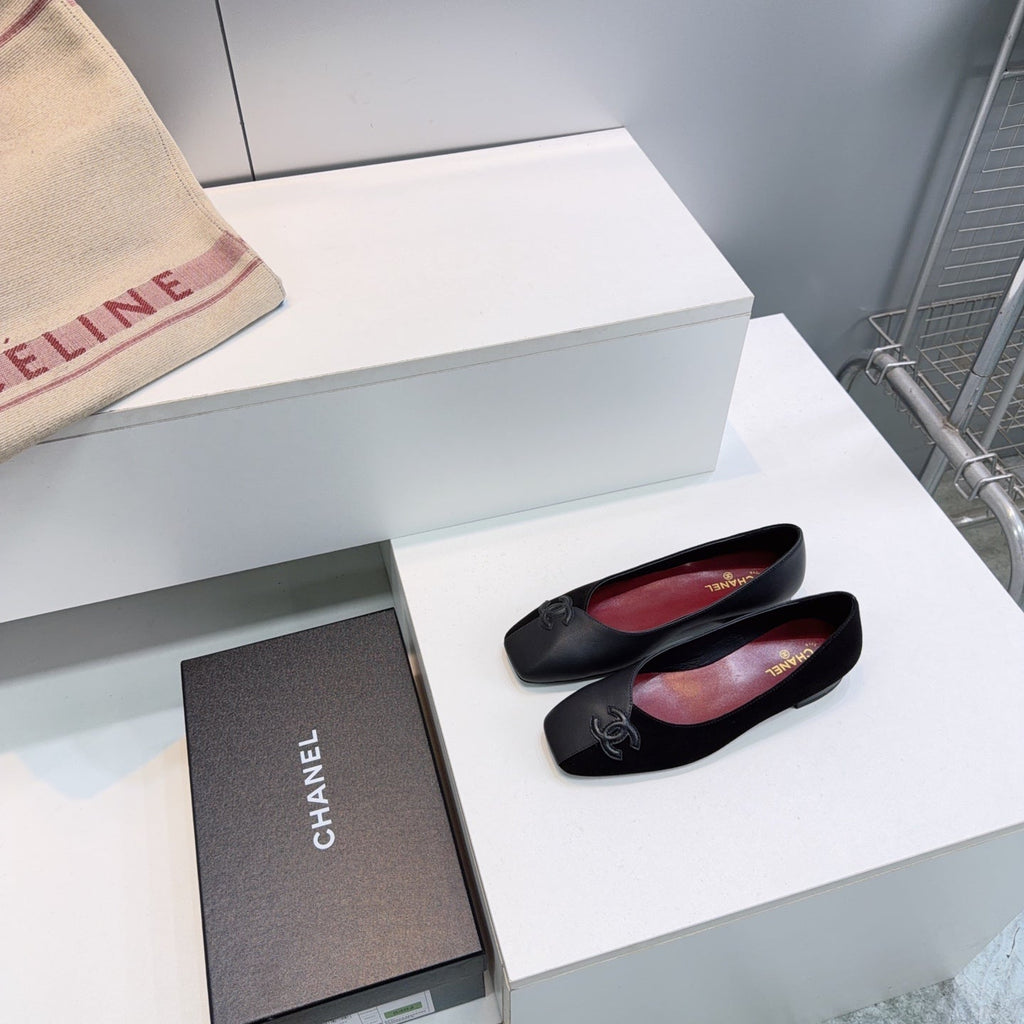 CHANEL 26S SQUARE-TOE FLATS IN BLACK LAMBSKIN AND SUEDE